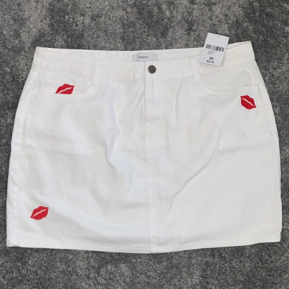 Forever 21 lip embroidered skirt
